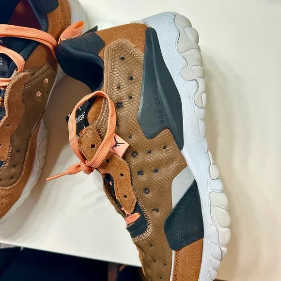 Jordan Men’s Brown and Coral Athletic Sneakers - Picture 4 of 7